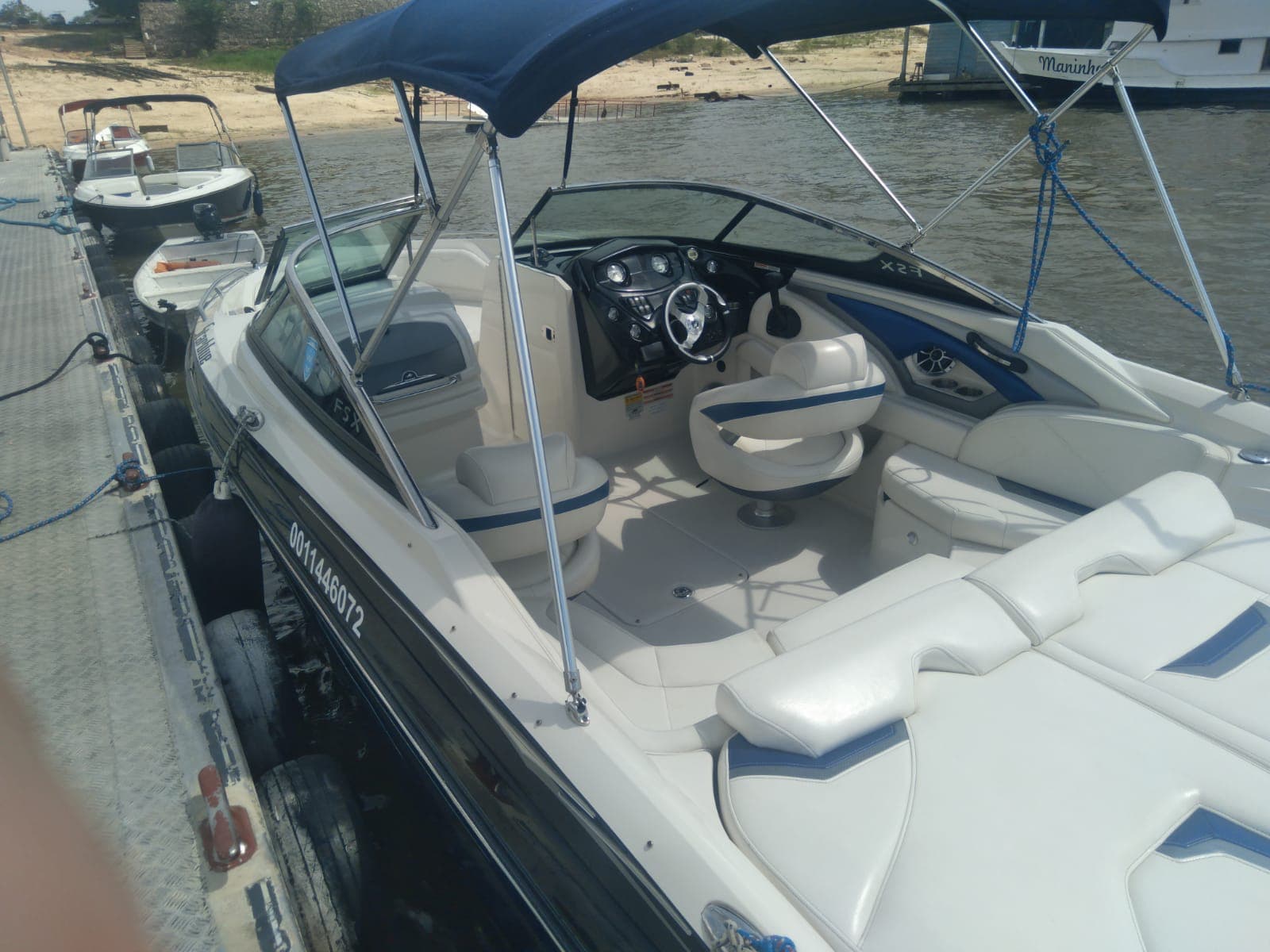 LANCHA 24 PÉS – MERCRUISER 5.7 V8 – APENAS 200 HORAS